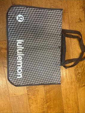 lululemon JUMBO Black and White Patterned Tote w/ L pattern New